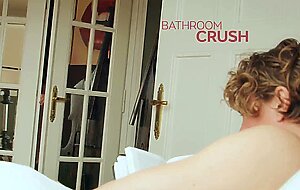 Wowgirls-elizabeth t bathroom crush