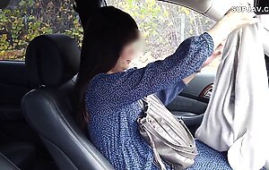 Individual photography, in-car bj and fuck] call a naughty housewife during work and have car sex in the park during the day! patience to the piled cowgirl piston and vaginal cum shot! !