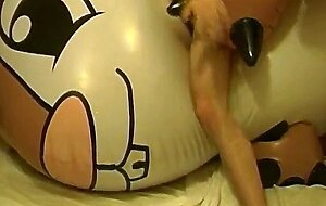Giant inflatable toy humping cum