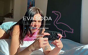 Eva soda, fucked en klassekammerat, mens hun spillede på telefonen og færdig i munden